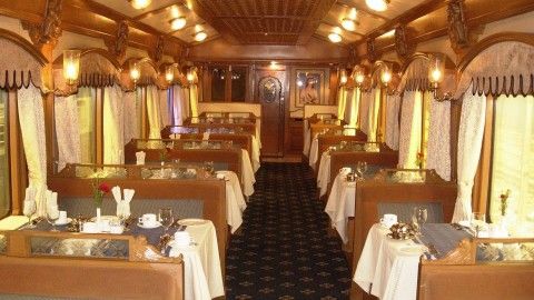 Have a royal ride on the famous luxury train of India – Deccan Odyssey !! Explore 7 cities with a single deal !!