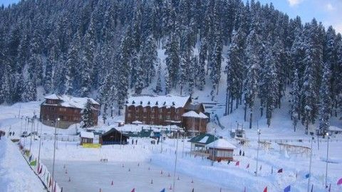 Srinagar – a city that personify romance & beauty !! Rs.3399 for 2Nights or 3Nights Couple stay at Shalimar Enclave!!