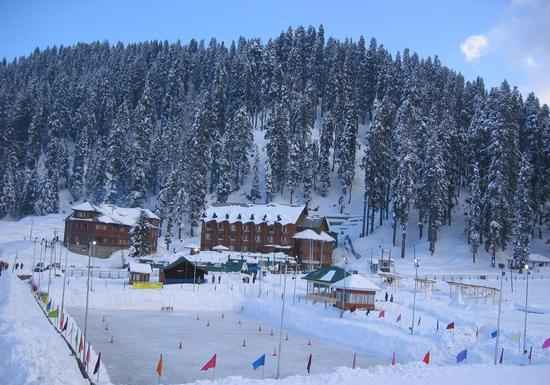 Srinagar – a city that personify romance & beauty !! Rs.3399 for 2Nights or 3Nights Couple stay at Shalimar Enclave!! Srinagar