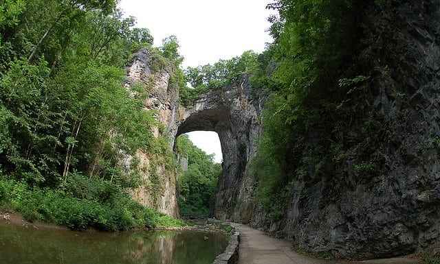 Ayers Rock : A Natural Wonder Ayers Rock : A Natural Wonder