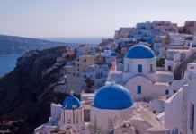 Santorini : A Volcanic Island Santorini : A Volcanic Island