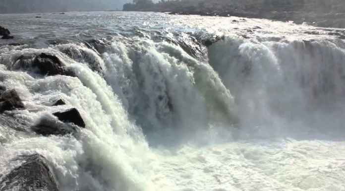 Dhuandhar Falls: Visit This Spectacular Waterfall Near Jabalpur Jabalpur Falls, Dhuandhar