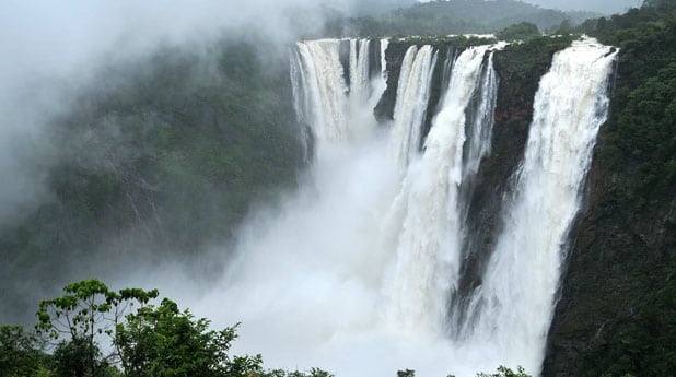 Nohkalilai Falls