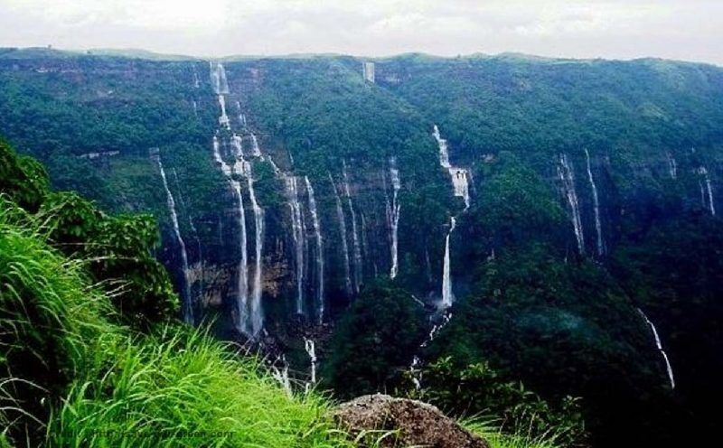 Nohsngithiang Falls