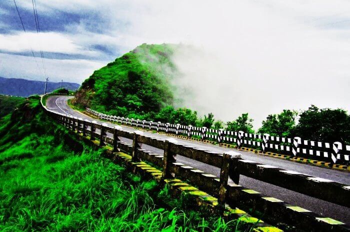 7 Best Romantic Road Trips in India