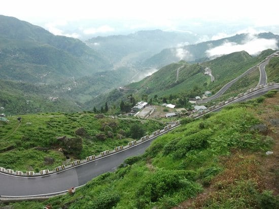 7 Best Romantic Road Trips in India