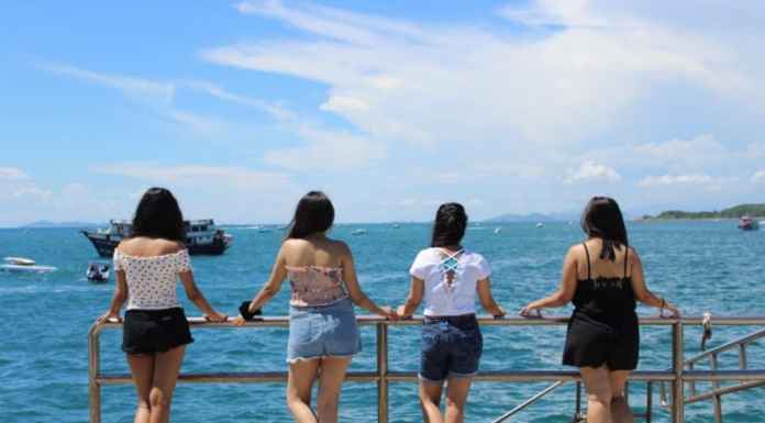 A holiday with friends: Here is how to budget Tips to deal with money when you go with your friends on a trip