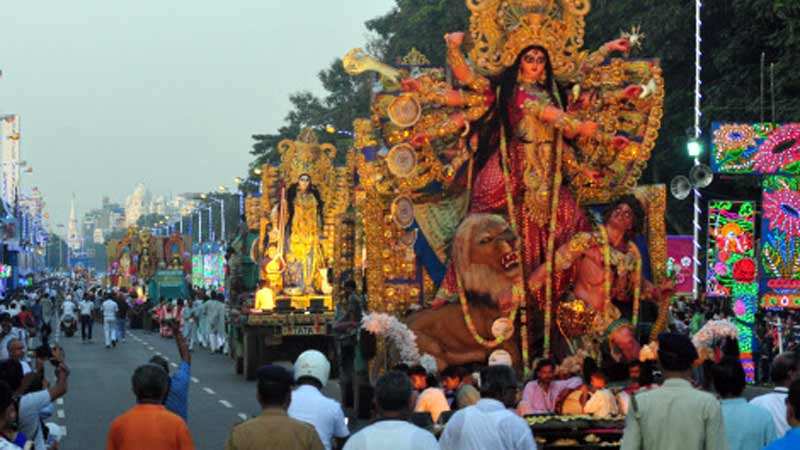 Watch the immersion of Durga idols
