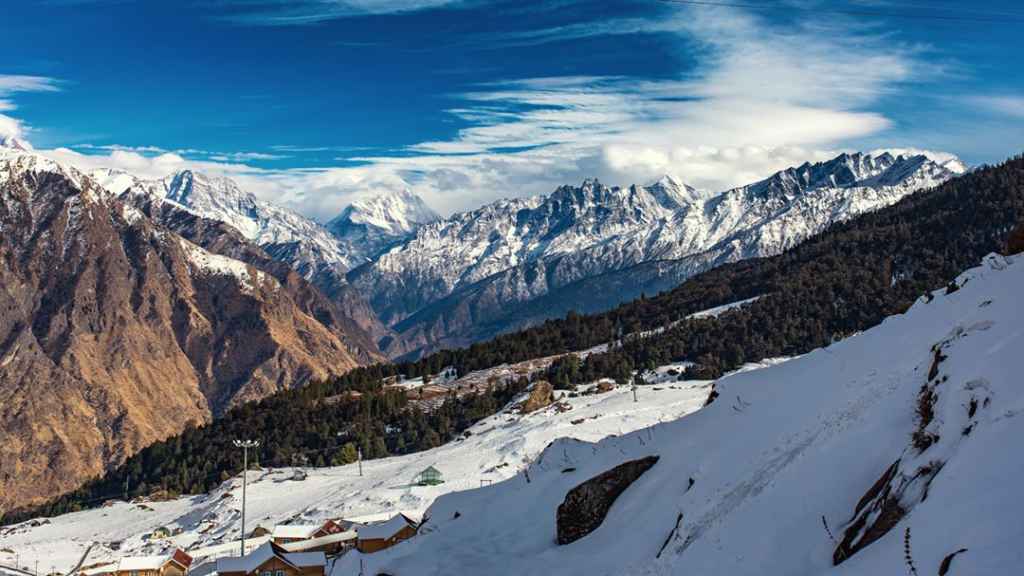 6 Best places to experience the best Snowfall in India