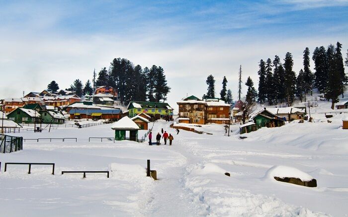 6 Best places to experience the best Snowfall in India