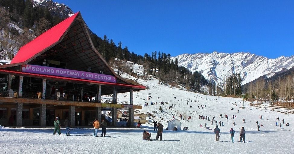 6 Best places to experience the best Snowfall in India