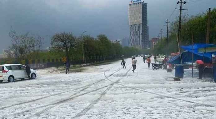 Snow-like hailstorm in Delhi-NCR excites everyone! Social Media flooded with pictures of Hailstorm in Delhi-NCR