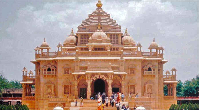 Must visit: Swaminarayan Akshardham Temple Source Wikipedia