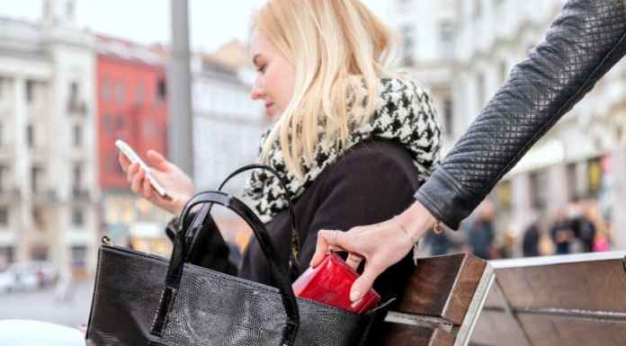 Tips to save yourself from pick-pocketers while traveling