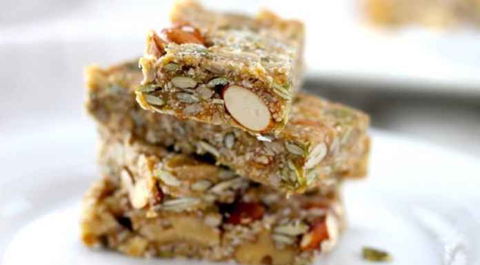 Travel-friendly snacks for people on keto-diet